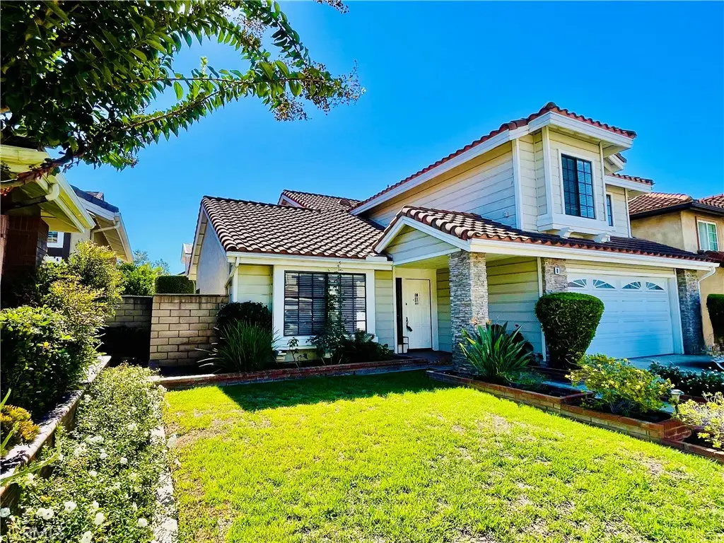 Single Family Residence for rent at 8 Davis, Irvine, CA featuring 4 beds and 3 baths