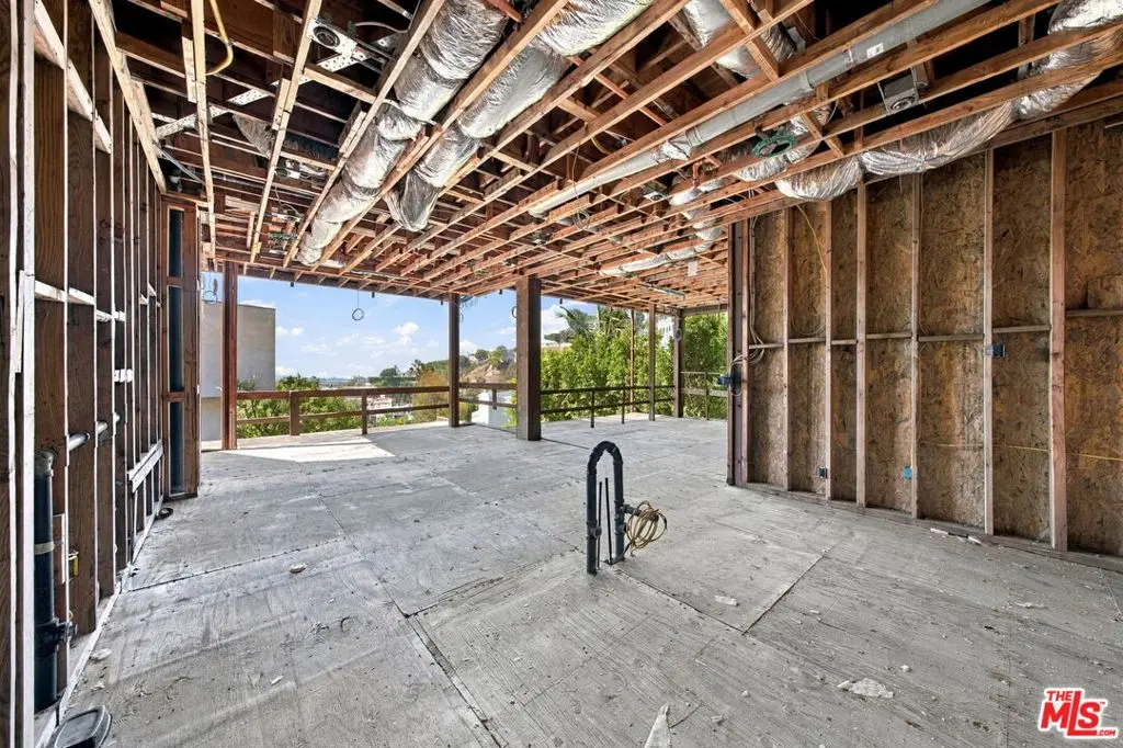 1688 Sunset Plaza Drive, Los Angeles, CA — listing photo 1
