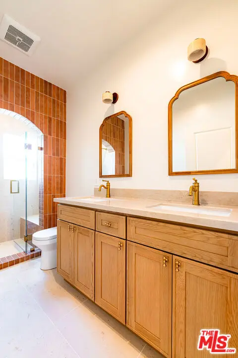 Apartment for rent at 4637 W 18th Street, Los Angeles, CA featuring 3 beds and 2 baths