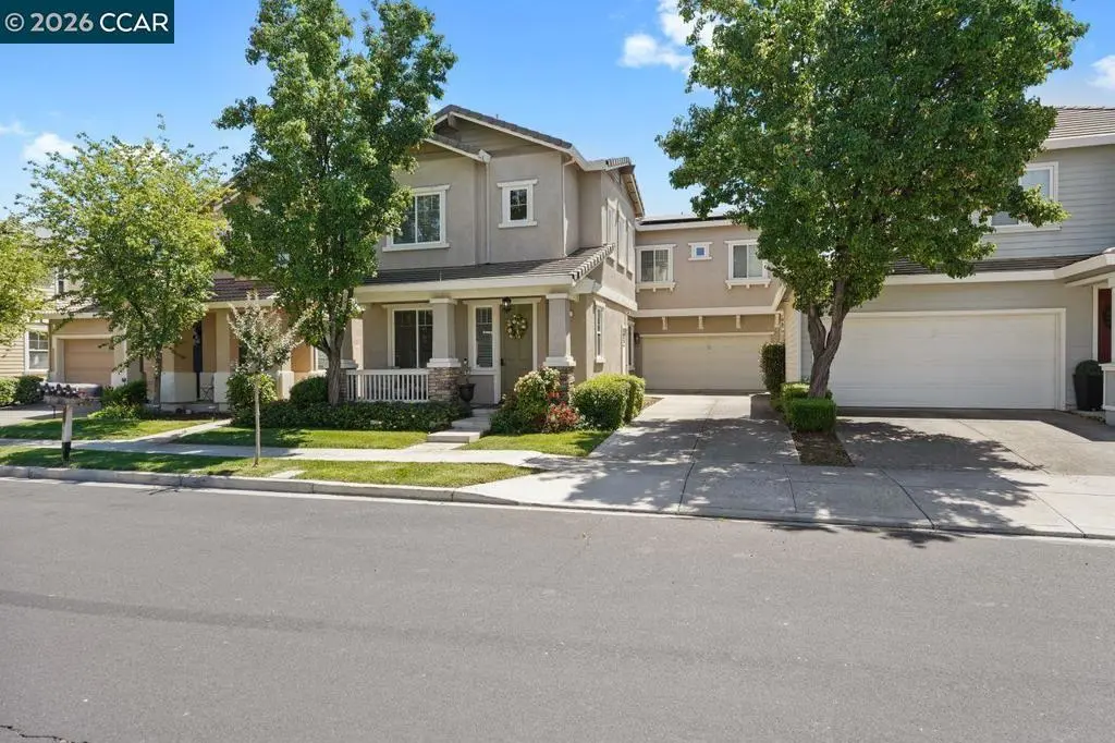Single Family Residence for rent at 390 Black Rock St, Brentwood, CA featuring 3 beds and 3 baths