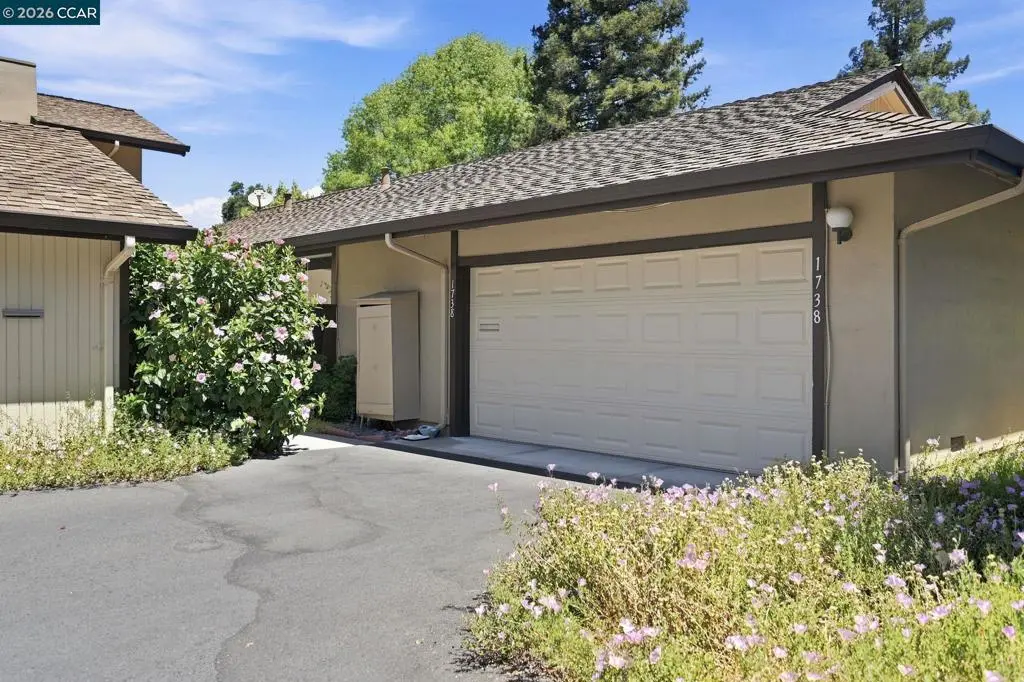 Townhouse for rent at 1738 Candelero Ct, Walnut Creek, CA featuring 2 beds and 2 baths