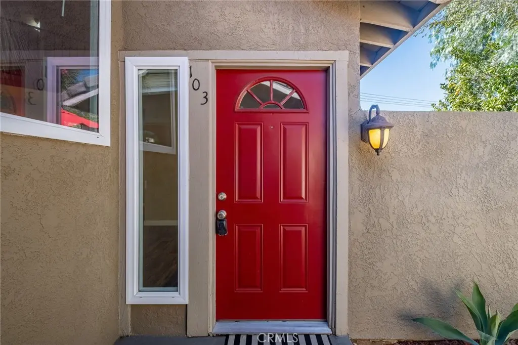 1010 S Victoria Avenue, Corona, CA — listing photo 1