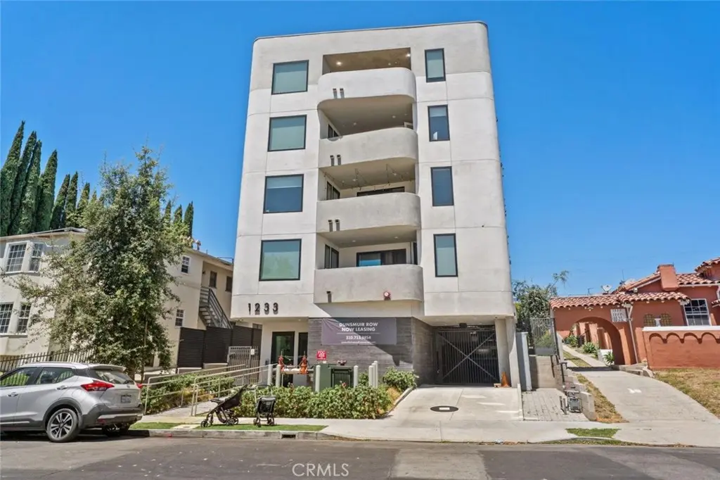 Apartment for rent at 1233 Dunsmuir Avenue 205, Los Angeles, CA featuring 1 bed and 1 bath
