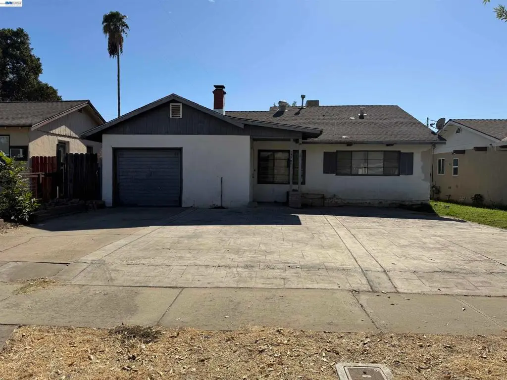 Single Family Residence for sale at 1746 E 22Nd St, Merced, CA featuring 3 beds and 1 bath