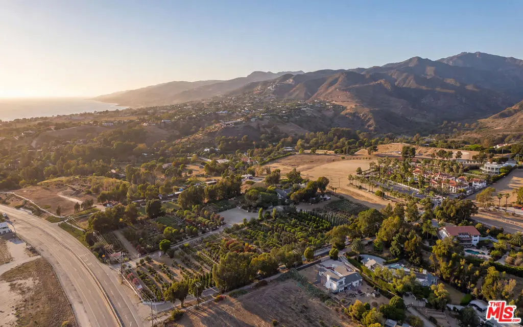 29081 Pacific Coast Highway, Malibu, CA — listing photo 1