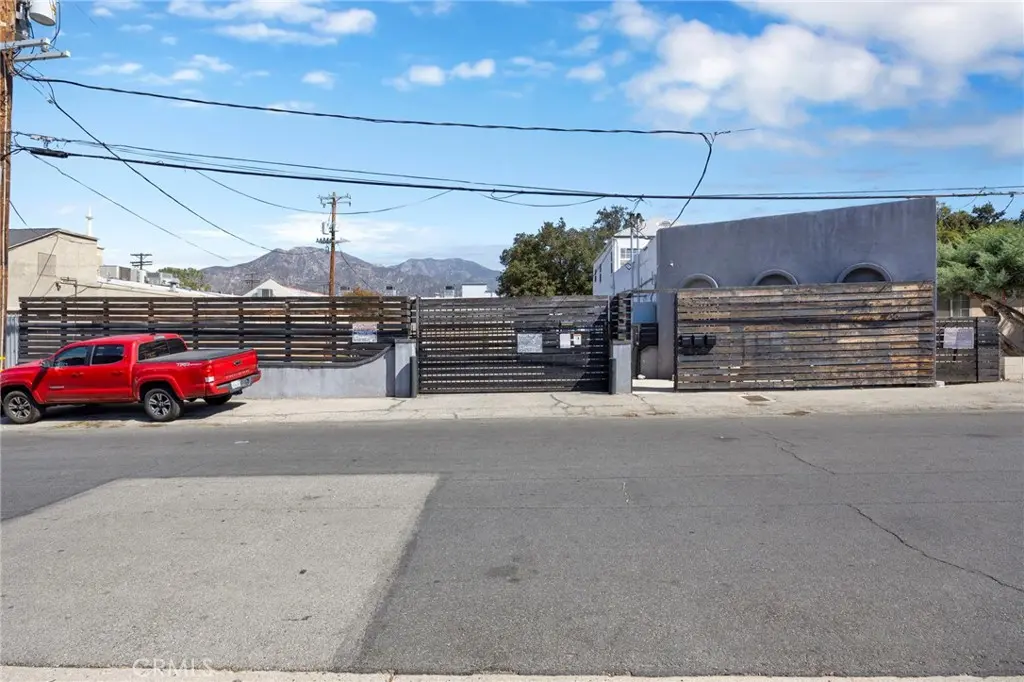 10446 Scoville, Sunland, CA — listing photo 1