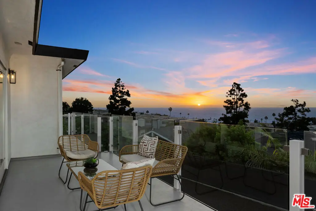 241 Calle Mayor, Redondo Beach, CA — listing photo 1