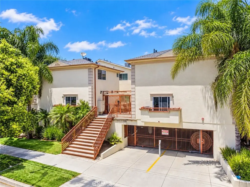 15053 Victory 10, Van Nuys, CA — listing photo 1
