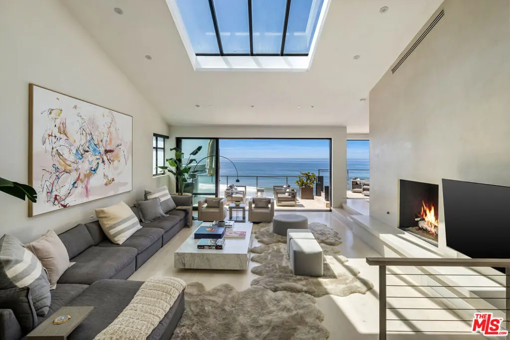 Single Family Residence for rent at 31504 Victoria Point Road, Malibu, CA featuring 4 beds and 6 baths
