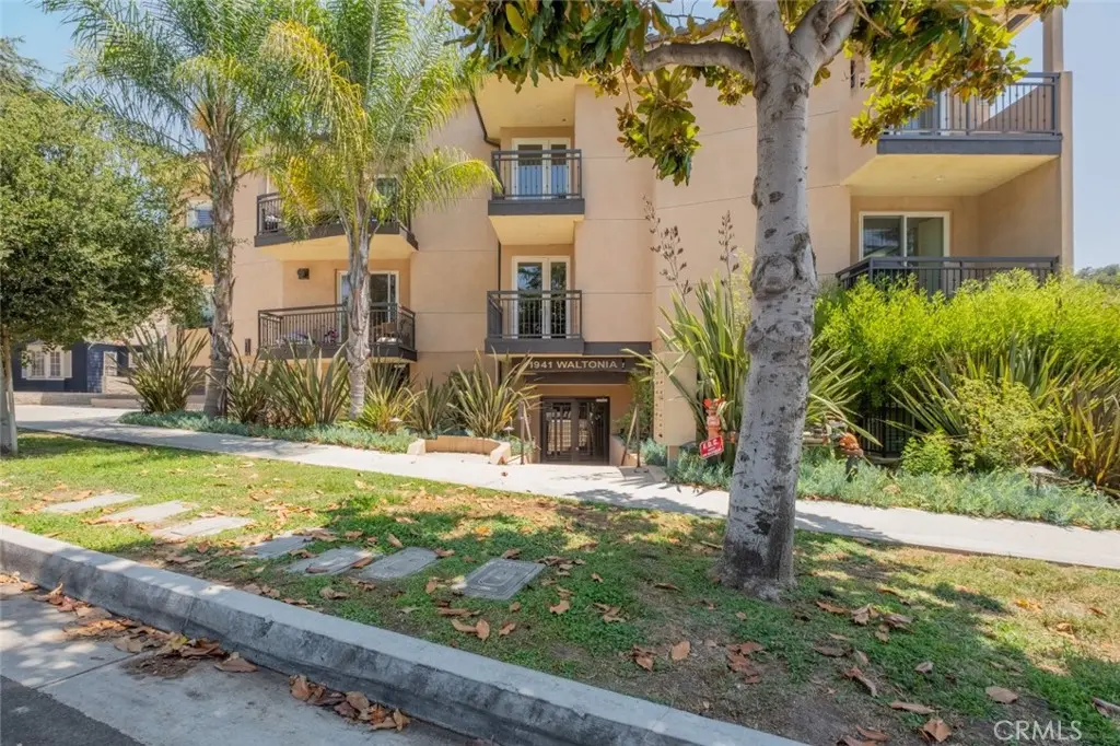 1941 Waltonia Drive 300, Montrose, CA — listing photo 1