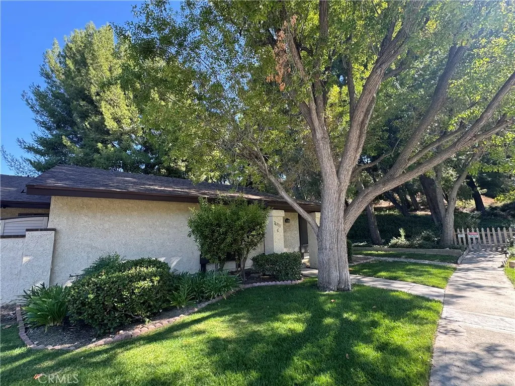 26331 Oakspur Drive C, Newhall, CA — listing photo 1