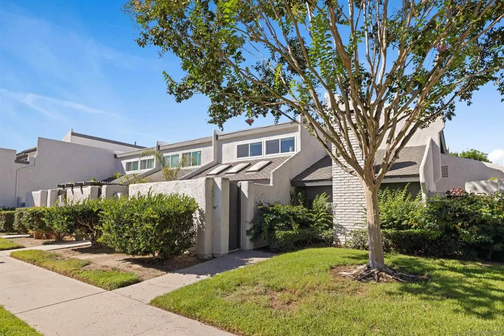 18664 Applewood 76, Huntington Beach, CA — listing photo 1
