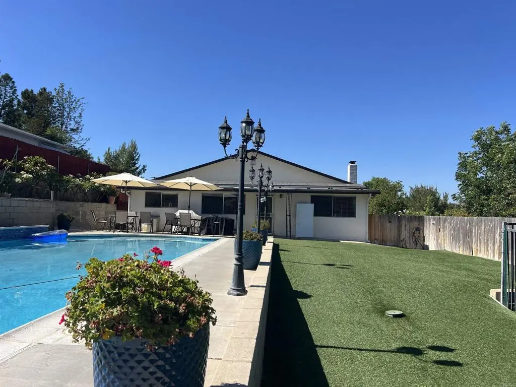 9040 Paradise Park Dr, Lakeside, CA — listing photo 1