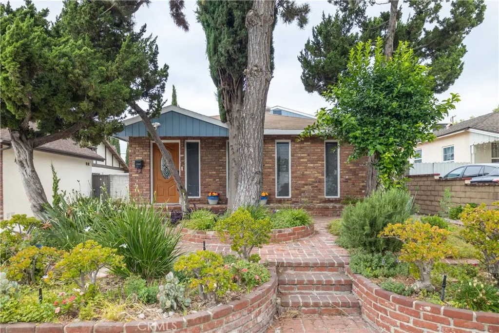 405 N Brighton, Burbank, CA — listing photo 1
