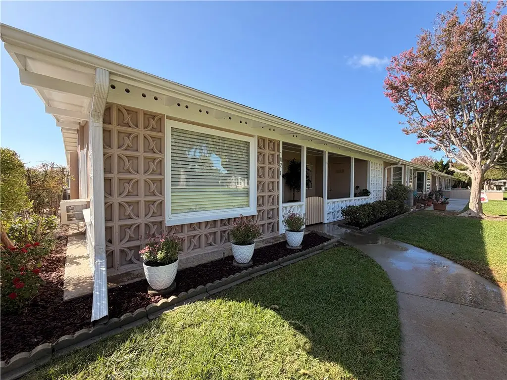 13560 Medinac Lane 102 L, Seal Beach, CA — listing photo 1