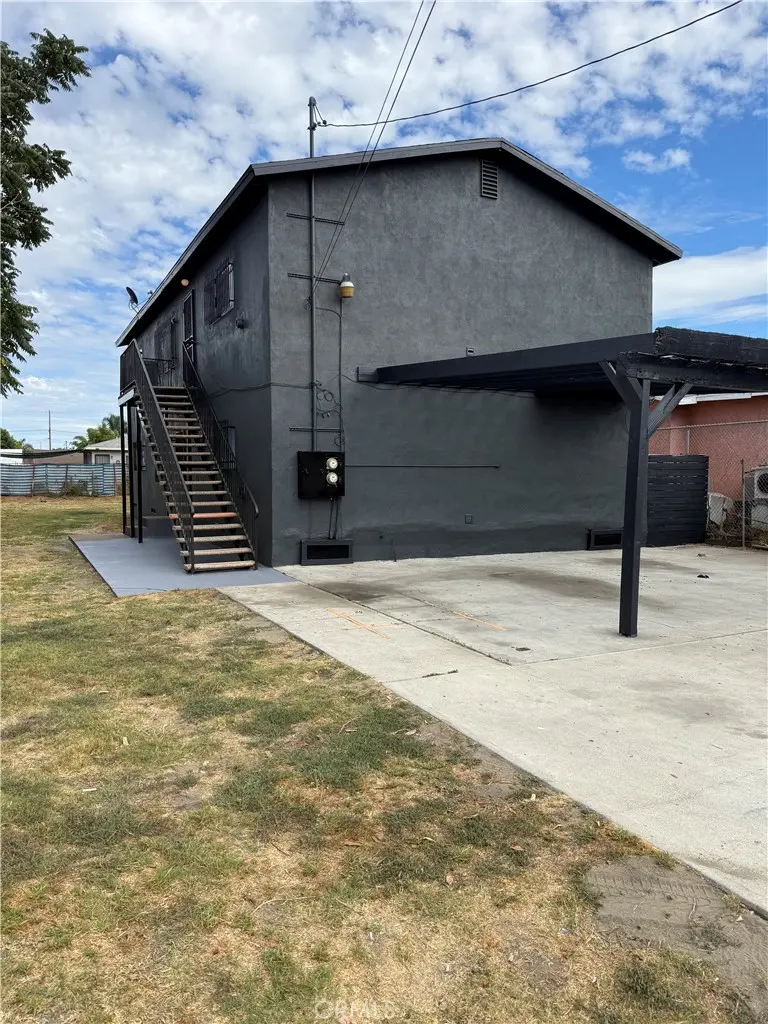 Duplex for sale at 10974 Willowbrook Avenue, Los Angeles, CA