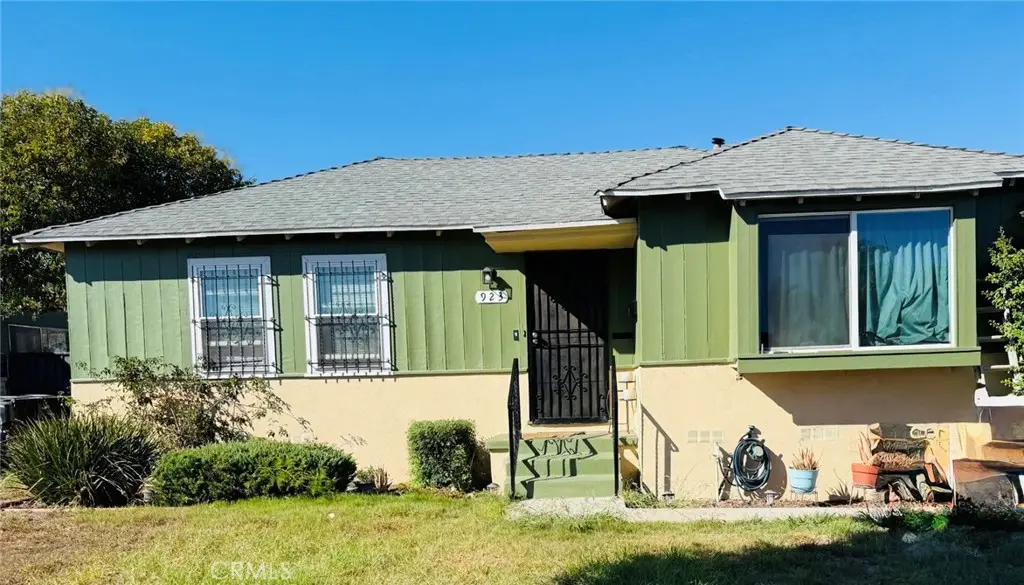 Single Family Residence for sale at 923 E 118 Drive, Los Angeles, CA featuring 3 beds and 2 baths