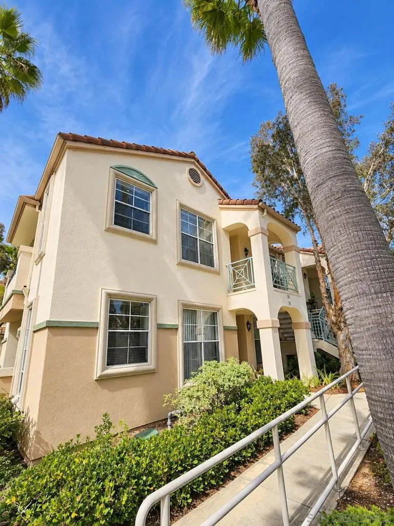 Residential Lease for rent at 3614 Bernwood Pl 34, San Diego, CA featuring 2 beds and 2 baths