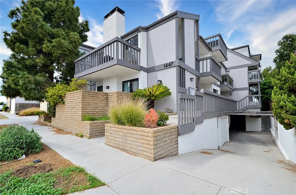 1447 Manhattan Beach Boulevard E, Manhattan Beach, CA — listing photo 1