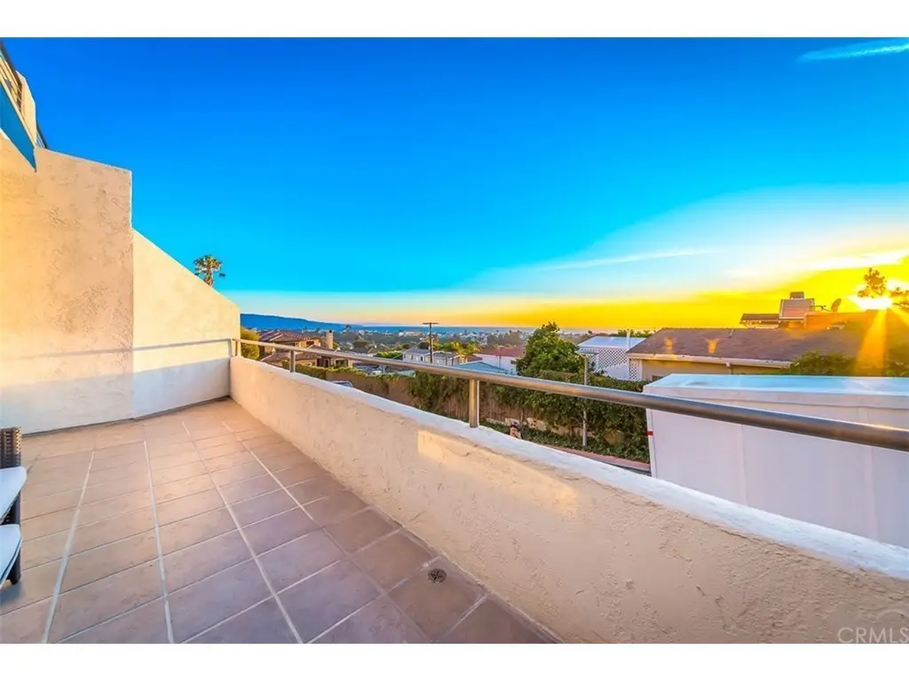 736 Gould Avenue 3, Hermosa Beach, CA — listing photo 1