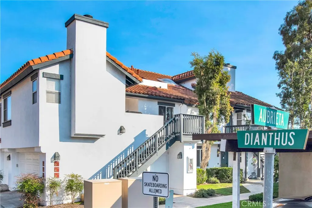 Condominium for rent at 2 Dianthus, Rancho Santa Margarita, CA featuring 2 beds and 2 baths