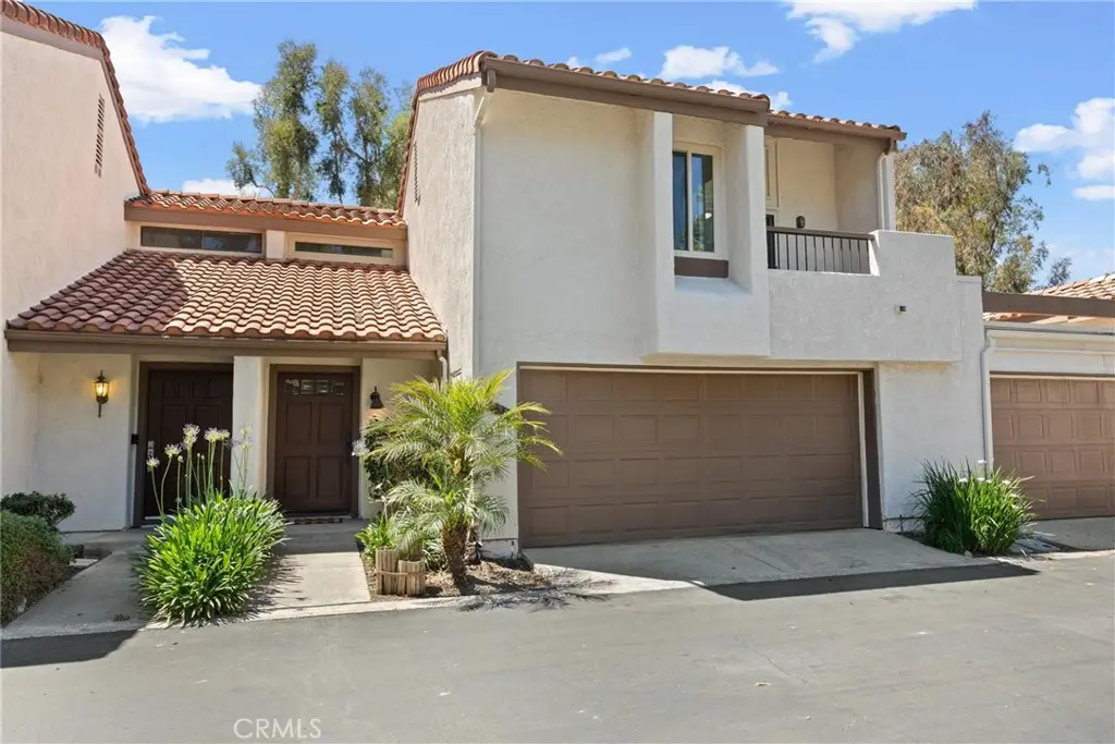 Townhouse for rent at 26643 Guadiana, Mission Viejo, CA featuring 3 beds and 3 baths