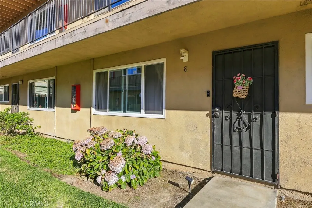 5535 Ackerfield 8, Long Beach, CA — listing photo 1