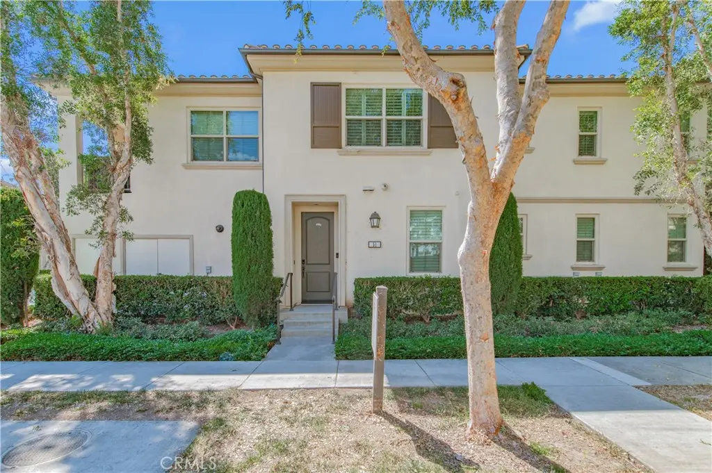 Condominium for rent at 50 Rose Arch, Irvine, CA featuring 2 beds and 2 baths