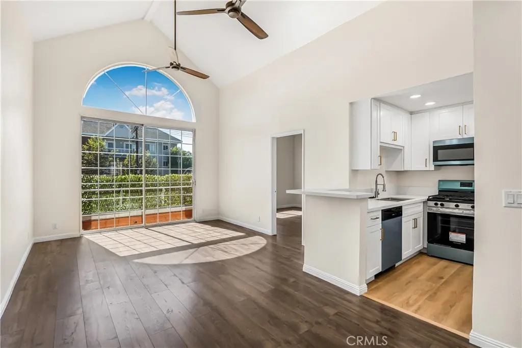 5620 Yolanda Avenue 214, Tarzana, CA — listing photo 1