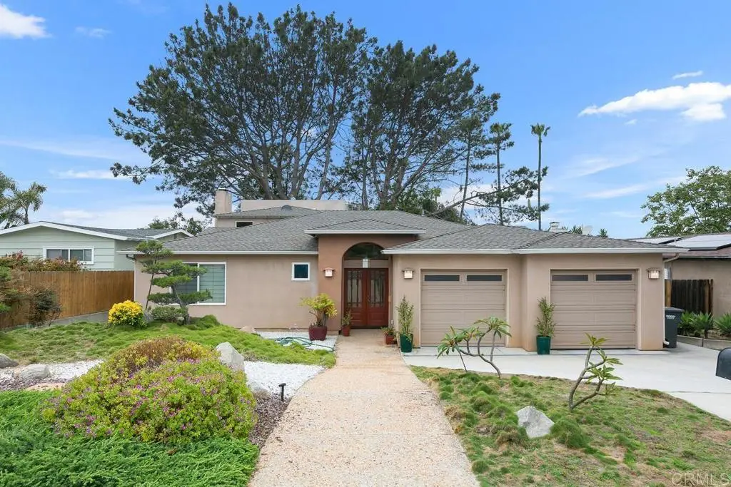 Residential Lease for rent at 701 Marsolan Avenue, Solana Beach, San Diego County, CA featuring 4 beds and 4 baths