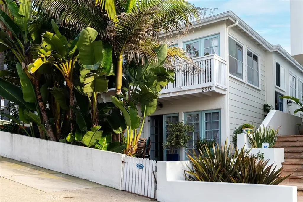 220 29th Street, Manhattan Beach, CA — listing photo 1