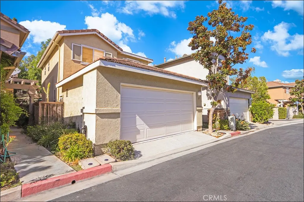 Condominium for sale at 17 Tuolumne, Aliso Viejo, CA featuring 2 beds and 3 baths
