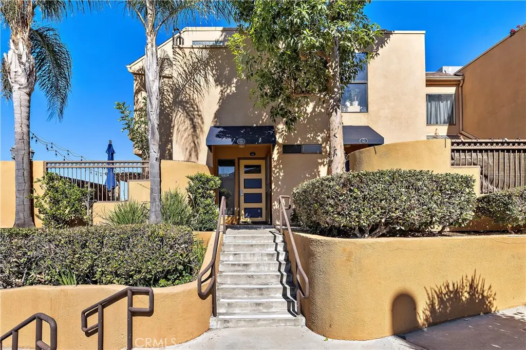 Condominium for sale at 25671 Le Parc 95, Lake Forest, CA featuring 2 beds and 2 baths