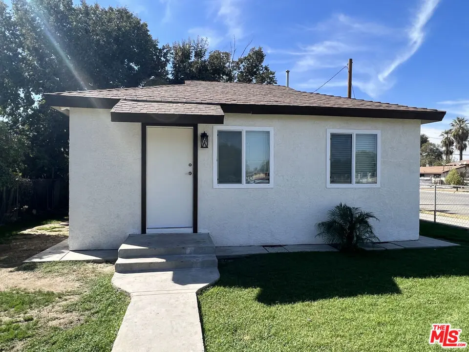 831 L Street, Bakersfield, CA — listing photo 1