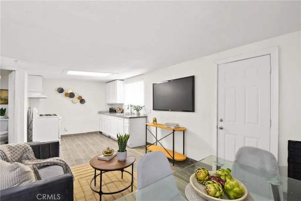 Triplex for rent at 3008 N Arrowhead A, San Bernardino, CA featuring 1 bed and 1 bath