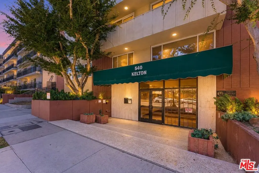 Condominium for rent at 540 Kelton Avenue 501, Los Angeles, CA featuring 2 beds and 3 baths