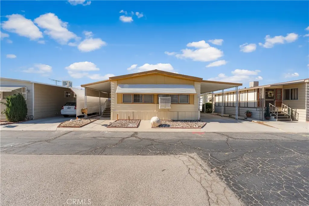2550 E Avenue I 15, Lancaster, CA — listing photo 1
