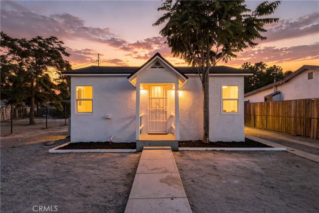 Single Family Residence for rent at 308 W Central, Hemet, CA featuring 3 beds and 1 bath