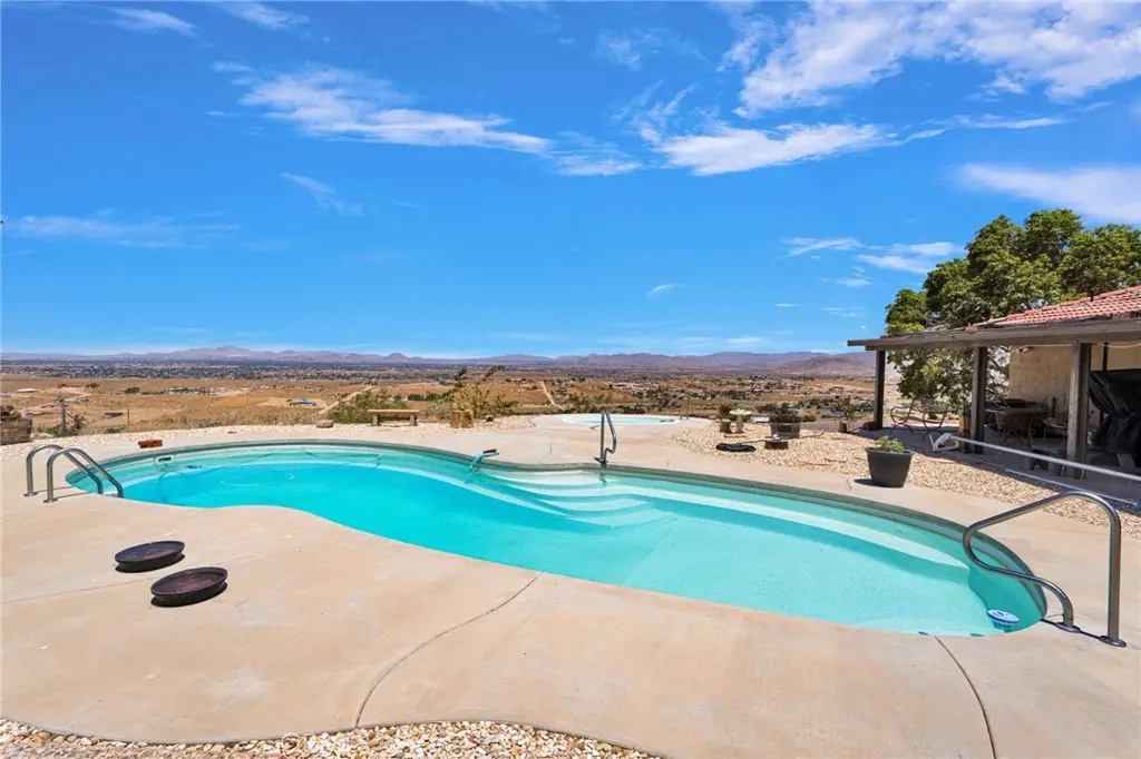 8988 Buena Vista, Apple Valley, CA — listing photo 1