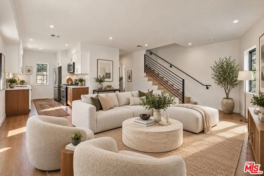 2117 Beachwood Terrace, Los Angeles, CA — listing photo 1