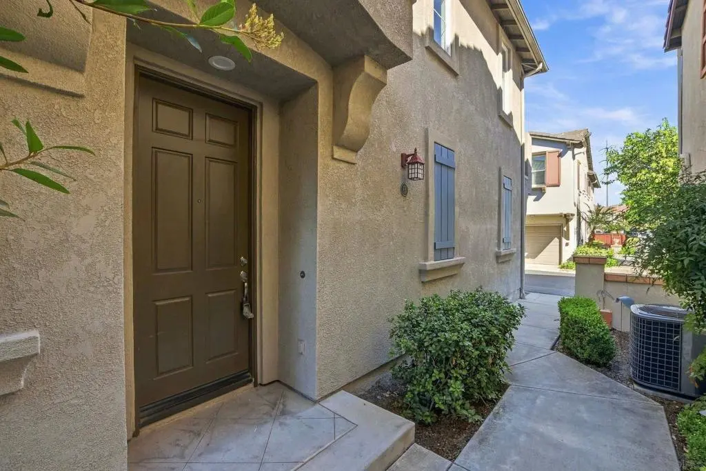 Condominium for sale at 2072 Aviata Rd 66, Chula Vista, CA featuring 2 beds and 2 baths
