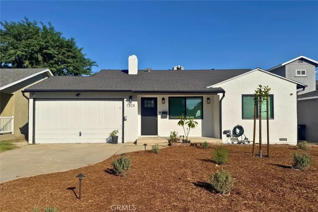 Single Family Residence for rent at 1828 Kenwood St, Burbank, CA featuring 2 beds and 2 baths