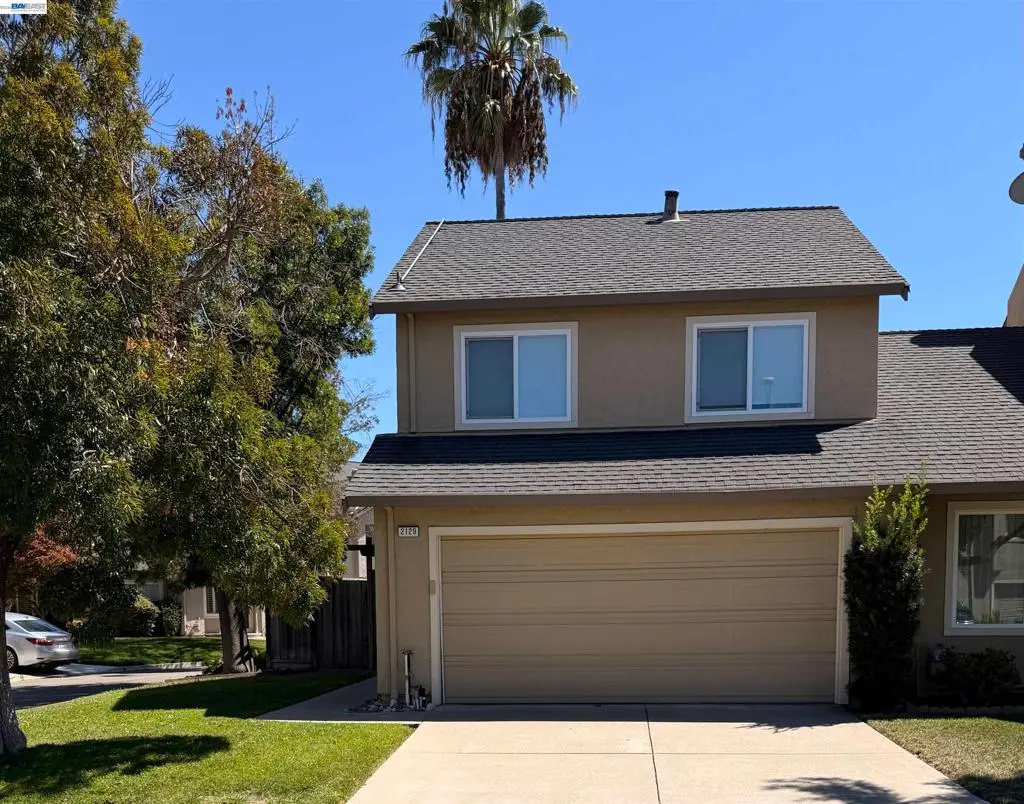 Townhouse for sale at 2129 Delucchi Dr, Pleasanton, CA featuring 3 beds and 3 baths