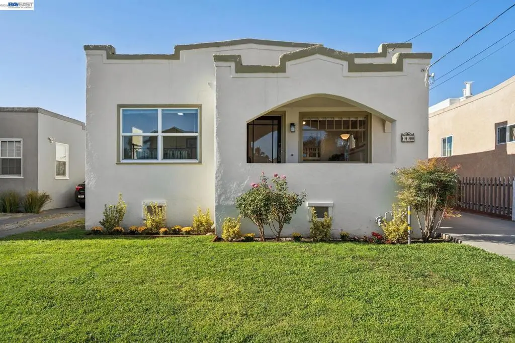 Single Family Residence for sale at 110 California Ave, San Leandro, CA featuring 2 beds and 1 bath