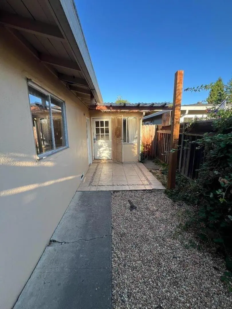 Single Family Residence for sale at 549 6th Avenue, Menlo Park, CA featuring 2 beds and 1 bath