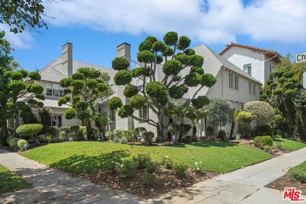 Townhouse for rent at 9675 Charleville Boulevard, Beverly Hills, CA featuring 2 beds and 2 baths
