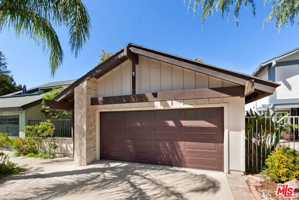 Single Family Residence for rent at 30712 Lakefront Drive, Agoura Hills, CA featuring 2 beds and 2 baths
