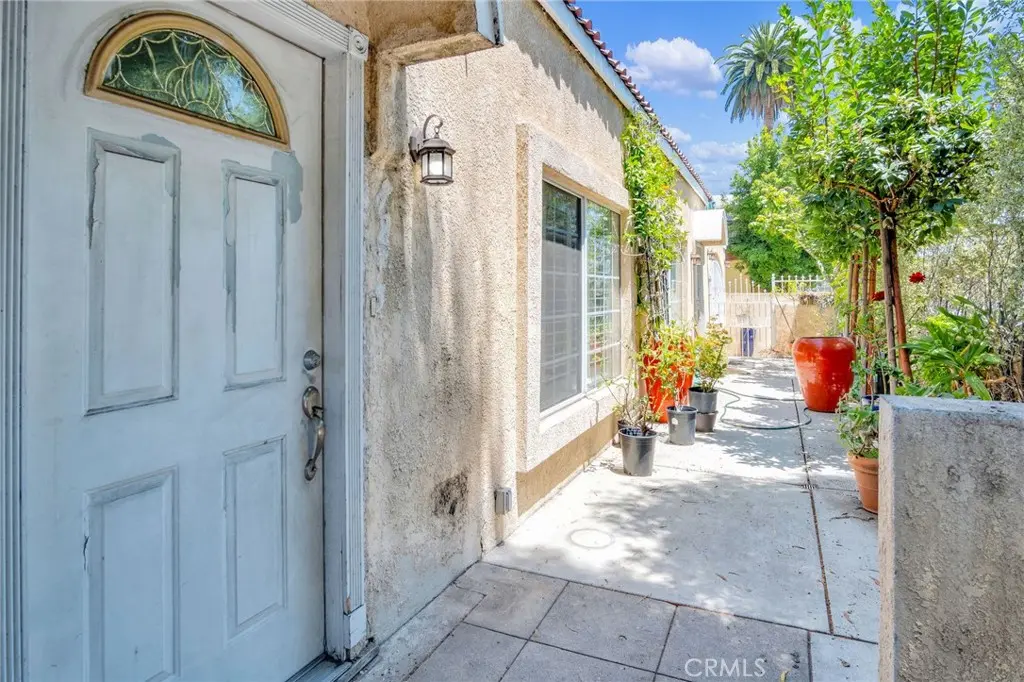 Duplex for rent at 7275 Fountain Avenue, Los Angeles, CA featuring 2 beds and 2 baths