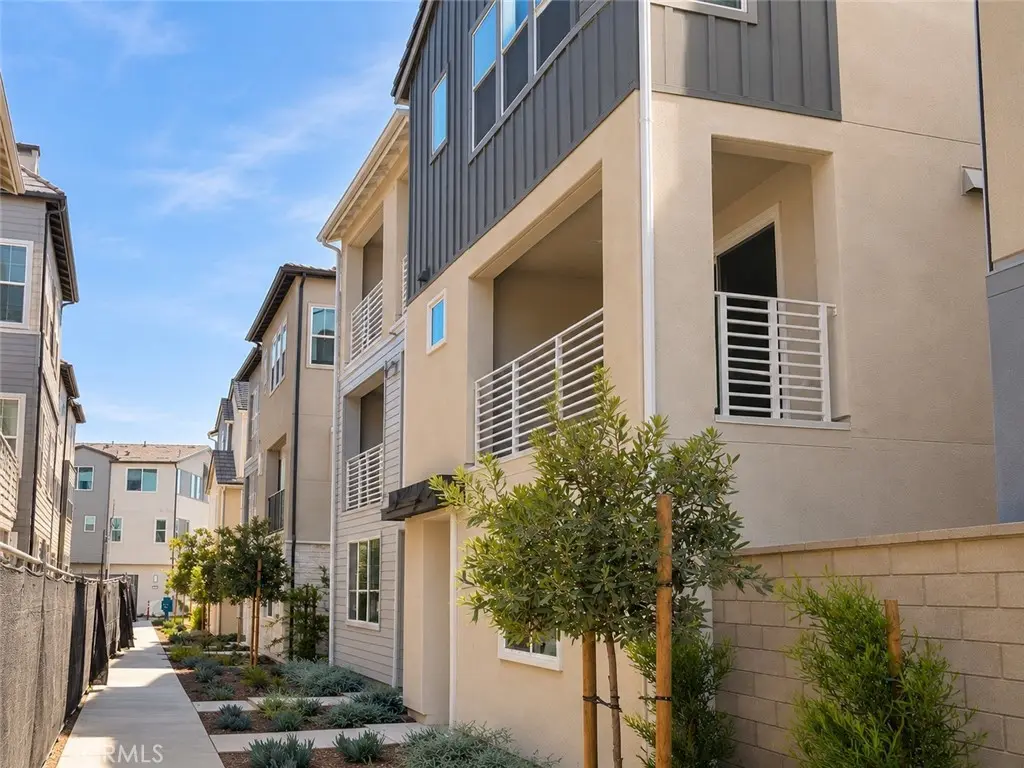 Condominium for rent at 709 Sonia, Irvine, CA featuring 4 beds and 5 baths