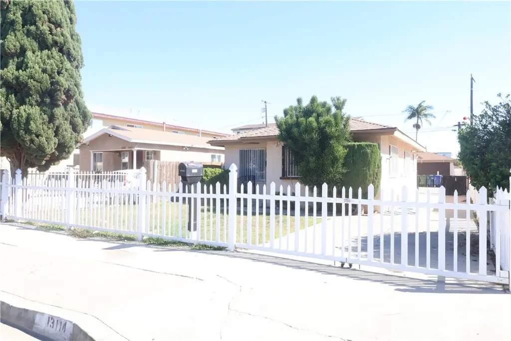 13114 Cordary, Hawthorne, CA — listing photo 1